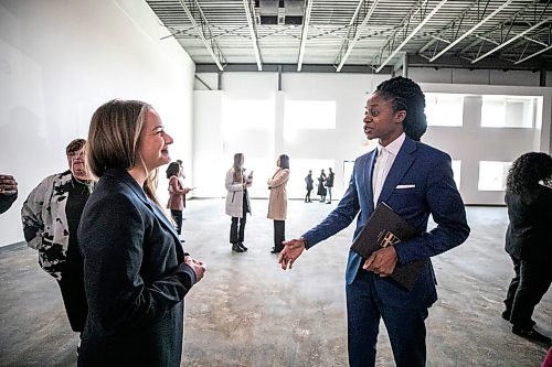 MIKAELA MACKENZIE / FREE PRESS
	

Health minister Uzoma Asagwara (right) chats with Dr. Rebecca Renkas, physician at the Manitoba Clinic, at the site of the future Manitoba Menopause Clinic on Monday, April 20, 2026.

For Carol story.
Free Press 2026