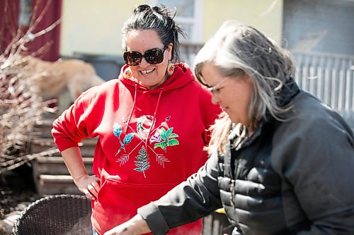 MIKAELA MACKENZIE / FREE PRESS
	
Christine Cyr (left) and Louise May watch the fire and the maple boil on Tuesday, April 21, 2026.

Standup.
Free Press 2026