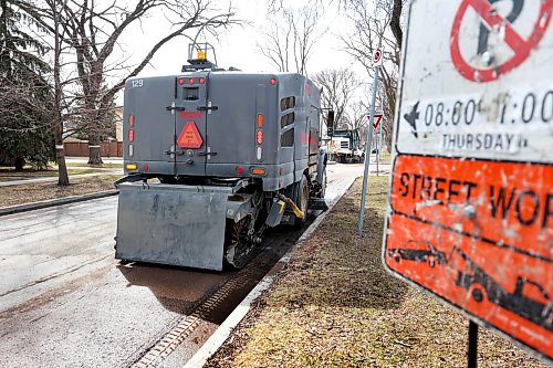 Ruth Bonneville  Free Press

Local City Sweepers 

City street sweepers and cleaners work on Waterloo Street near Corydon and Grosvenor Thursday.

See story

April 23rd,  2026

