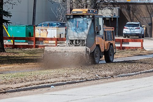 MIKE DEAL / FREE PRESS
A water truck and a sidewalk cleaner work their way through the Point Road neighbourhood Thursday afternoon.
260423 - Thursday, April 23, 2026.