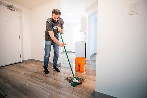 MIKAELA MACKENZIE / FREE PRESS
	
Volunteer Scott Jodoin mops in the new transitional housing complex at 480 Young Street on Thursday, April 30, 2026.

For Scott story.
Free Press 2026