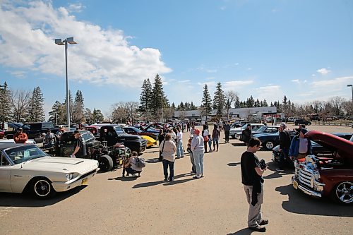 Hundreds attend the Assiniboine College Students' Association (ACSA) second annual vintage car show at the college’s North Hill campus on Saturday afternoon. Photos: Abiola Odutola/The Brandon Sun