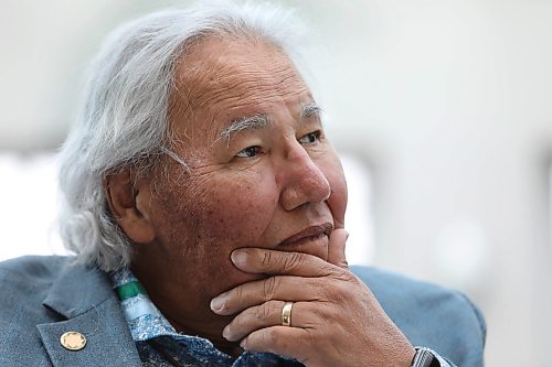 RUTH BONNEVILLE / WINNIPEG FREE PRESS



BIZ - Murray Sinclair bust unveiling 



The Honourable Murray Sinclair is honoured by the Winnipeg Regional Real Estate Board, colleagues, friends and family with the unveiling of a bronze bust at a special ceremony held at The Assiniboine Park Pavilion on Wednesday. 



The bust will be mounted on Friday at a separate ceremony at the Citizens Hall of Fame at Assiniboine Park, Citizens Hall of Fame at Assiniboine Park.



See story.



Sept 14th,  2022
