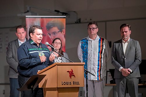 BROOK JONES/FREE PRESS
Louis Riel School Division hosts a renaming ceremony of École Sage Creek Bonavista to École Mazina-Giizhik in honour of the late justice Murray Sinclair at École Mazina-Giizhik in Winnipeg, Man., Wednesday, May 6, 2026. Pictured: Niigaan Sinclair who is the son of Murray Sinclair speaks about Truth and Reconciliation Commission of Canada lapel pins that his late father saved over the years. Family members of the late Murray Sinclair presented four of these lapel pins to members of the Louis Riel School Division and school principal Cam Johnson.