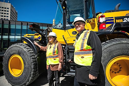 MIKAELA MACKENZIE / FREE PRESS
Mayor Scott Gillingham and councillor Janice Lukes announce this summer’s road construction projects on Friday, May 8, 2026.
For Tyler story.
Free Press 2026