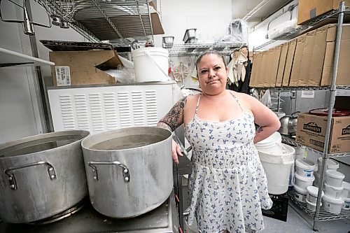 MIKAELA MACKENZIE / FREE PRESS
	
Linda Peters, owner of Goodies Bake Shop, shows how theyղe heating water on Friday, May 22, 2026. Theyնe been without water for two days and counting owing to a water main break, and it's causing significant issues for the bakery.

For Malak story.
Free Press 2026