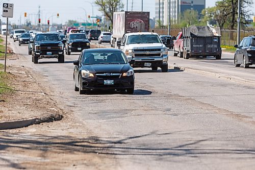 MIKE DEAL / FREE PRESS
Vehicles travel along Kenaston Boulevard between Taylor Avenue and Tuxedo Avenue where potholes and curbs are in bad condition.
CAA Manitoba has released the results of the annual CAA Worst Roads Campaign and Kenaston Boulevard/Route 90 is number three on the list.
Reporter: Nicole Buffie
260528 - Thursday, May 28, 2026.