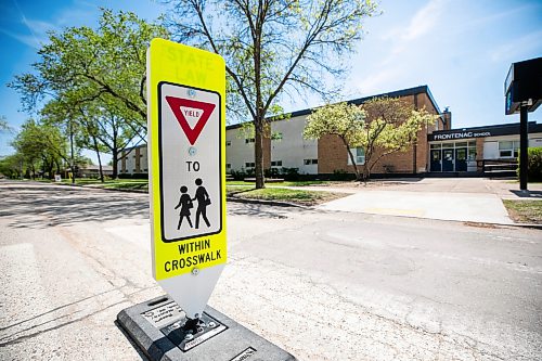 MIKAELA MACKENZIE / FREE PRESS
New in-street crosswalk signage in front of Frontenac School on Thursday, May 28, 2026.
For Maggie story.
Free Press 2026