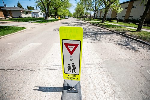 MIKAELA MACKENZIE / FREE PRESS
	
New in-street crosswalk signage in front of Frontenac School on Thursday, May 28, 2026.

For Maggie story.
Free Press 2026
