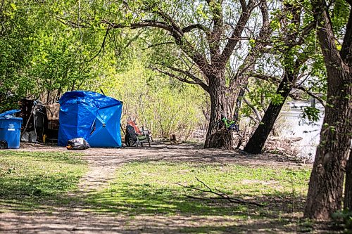 MIKAELA MACKENZIE / FREE PRESS
An encampment along the Assiniboine River near the end of Spence Street on Monday, May 25, 2026.
For Scott story.
Free Press 2026