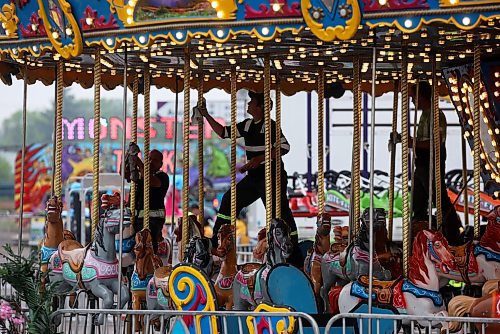 01062026
Midway workers polish the carousel ride in preparation for the 2026 Manitoba Summer Fair at the Keystone Centre grounds on Monday. The fair opens Wednesday and runs until Sunday.
(Tim Smith/The Brandon Sun)