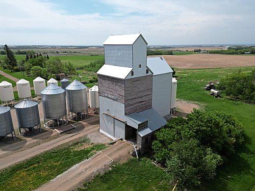 The Bradwardine elevator, photographed in June, is one of increasingly few wooden grain elevator’s left in Manitoba. It is marked as one of 111 remaining the province in a project initiated by the Manitoba Historical Society.
(Tim Smith/The Brandon Sun)