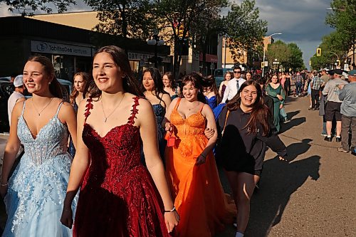 04062026
Upcoming high school graduates parade along Rosser Avenue in downtown Brandon decked out in their graduation attire to applause from visitors to the Brandon Downtown Grad Cruise Night on Thursday evening. The event was part of the monthly Brandon & Area Car Enthusiasts (BACE) and Downtown BIZ cruise night and celebrated the accomplishments of Brandon and area’s 2026 high school graduates.
(Tim Smith/The Brandon Sun)