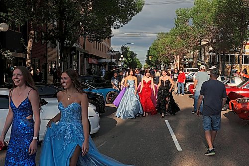 04062026
Upcoming high school graduates parade along Rosser Avenue in downtown Brandon decked out in their graduation attire to applause from visitors to the Brandon Downtown Grad Cruise Night on Thursday evening. The event was part of the monthly Brandon &amp; Area Car Enthusiasts (BACE) and Downtown BIZ cruise night and celebrated the accomplishments of Brandon and area’s 2026 high school graduates. 
(Tim Smith/The Brandon Sun)