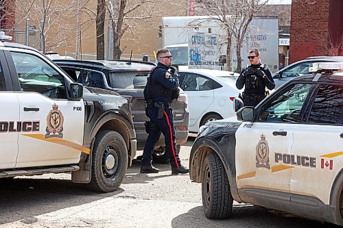15042026
Brandon Police Service members converge on a car outside the Crystal Hotel in Brandon on Wednesday afternoon. (Tim Smith/The Brandon Sun)
