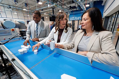 MIKE DEAL / FREE PRESS
(From left): Jamie Moses, Manitoba’s Minister of Business, Mining, Trade and Job Creation, Renée Cable, Manitoba’s Minister of Advanced Education and Training, and Rebecca Chartrand, Minister of Northern and Arctic Affairs and Minister responsible for the Canadian Northern Economic Development Agency check out one of the robotic manufacturing training machines in the RRC Polytech Centre for Automation and Manufacturing Technology Transfer room after the announcement Friday.
Rebecca Chartrand, Minister of Northern and Arctic Affairs and Minister responsible for the Canadian Northern Economic Development Agency, Jamie Moses, Manitoba’s Minister of Business, Mining, Trade and Job Creation, as we as Renée Cable, Manitoba’s Minister of Advanced Education and Training, were on hand Friday morning at the RRC Polytech Centre for Automation and Manufacturing Technology Transfer, during the announcement that a partnership agreement between the federal and provincial governments for workers whose jobs have been directly or indirectly impacted by global tariffs which means they will receive support to help them adapt and retrain.
260605 - Friday, June 05, 2026.
