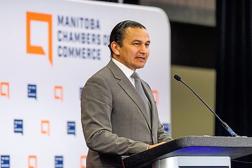 MIKE DEAL / FREE PRESS
Premier Wab Kinew during the Manitoba Chambers of Commerce MBiz Breakfast at the RBC Convention Centre Tuesday morning in front of nearly 400 business leaders, representatives from government, organizations, and chambers of commerce from across the province.
260609 - Tuesday, June 9, 2026.
