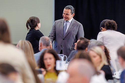 MIKE DEAL / FREE PRESS
Premier Wab Kinew during the Manitoba Chambers of Commerce MBiz Breakfast at the RBC Convention Centre Tuesday morning in front of nearly 400 business leaders, representatives from government, organizations, and chambers of commerce from across the province.
260609 - Tuesday, June 9, 2026.