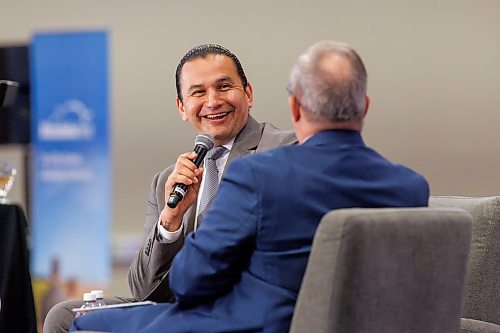 MIKE DEAL / FREE PRESS
Premier Wab Kinew chats with Chuck Davidson, President and CEO of the Manitoba Chambers of Commerce, during its MBiz Breakfast at the RBC Convention Centre Tuesday morning in front of nearly 400 business leaders, representatives from government, organizations, and chambers of commerce from across the province.
260609 - Tuesday, June 9, 2026.