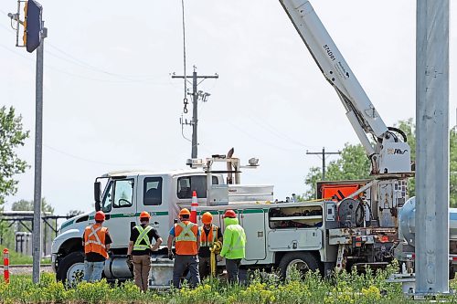 09062026
Workers with the province work on the traffic light system at the intersection of Richmond Avenue and Manitoba Highway 110 on Tuesday/
(Tim Smith/The Brandon Sun)