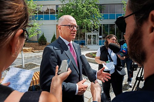 MIKE DEAL / FREE PRESS
Mayor Scott Gillingham along with Kate Fenske, CEO, Downtown Winnipeg BIZ along with other project partners and community members gathered to celebrate the reopening of Air Canada Window Park (355 Portage Ave.) in Downtown Winnipeg Wednesday morning.
260610 - Wednesday, June 10, 2026.