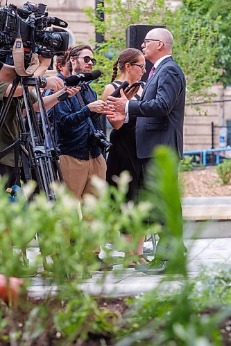 MIKE DEAL / FREE PRESS
Mayor Scott Gillingham along with Kate Fenske, CEO, Downtown Winnipeg BIZ along with other project partners and community members gathered to celebrate the reopening of Air Canada Window Park (355 Portage Ave.) in Downtown Winnipeg Wednesday morning.
260610 - Wednesday, June 10, 2026.