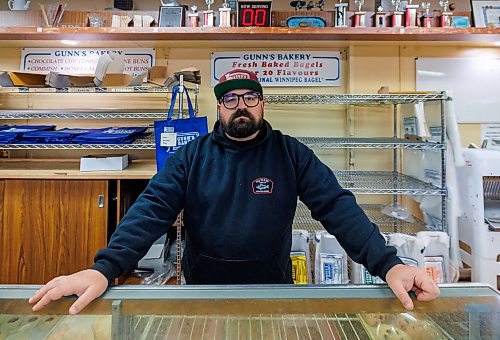 MIKE DEAL / FREE PRESS
Jon Hochman, owner of Gunn’s Bakery, where the power went out at 7 p.m. last night and was only just restored mid-afternoon.
Reporter: Gabrielle Piche
260610 - Wednesday, June 10, 2026.