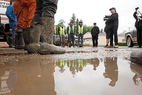 10062026
Manitoba Premier Wab Kinew visits with emergency workers helping out in the community of Minitonas on Wednesday while touring the damage caused by flooding in the area over the past few days. 
(Tim Smith/The Brandon Sun)
