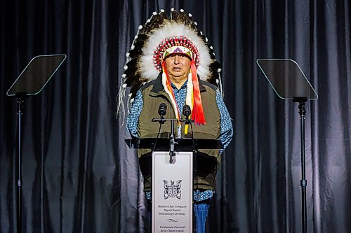 MIKE DEAL / FREE PRESS
Kevin Tacan from the Sioux Valley Dakota Nation speaks after conducting a pipe ceremony and providing a blessing during the official HBC Royal Charter Welcoming Ceremony and Reception which was held at the Manitoba Museum Thursday morning.
260611 - Thursday, June 11, 2026.