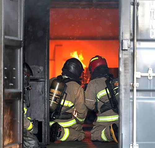 Ruth Bonneville / Free Press

LOCAL - Gillingham fire training

Photo of Mayor Scott Gillingham inside the fire in the sea can with the others in the group. 

Mayor Scott Gillingham and Councillor Vivian Santos participate in the Winnipeg Fire Paramedic Service's Fire Dynamics training program involving being inside a full-involved in a sea can Monday.

See story by Joyana

June 15, 2026