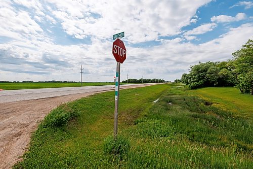 MIKE DEAL / FREE PRESS
Crews were still on the scene of a semi-trailer and vehicle, killing the driver of the vehicle, just south of Gauthier Road and Hwy 59.
260617 - Wednesday, June 17, 2026.