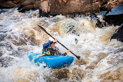 MIKAELA MACKENZIE / FREE PRESS
Steven Walker paddles Ҵhe canyonӠrapid on the lower Bird River on Tuesday, June 16, 2026.
For photo page.
Free Press 2026