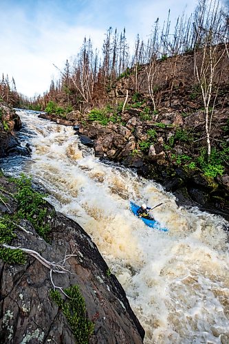 MIKAELA MACKENZIE / FREE PRESS
Steven Walker paddles Ҵhe canyonӠrapid on the lower Bird River on Tuesday, June 16, 2026.
For photo page.
Free Press 2026