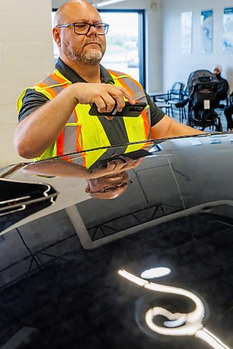 MIKE DEAL / FREE PRESS
MPI Estimator, Mike Head, checks out the hail damage to a claimants car.
John Bowering, Vice President and Chief Claims Officer talks to media about MPI’s dedicated Hail Response Centre located at its Gateway Service Centre, 40 Lexington Park, while clients arrive for their appointments Thursday morning.
MPI says this is one of the largest claims events in its history.
Reporter: Chris Kitching
260618 - Thursday, June 18, 2026.