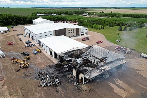18062026
Firefighters from the Oakland-Wawanesa Fire Department, the Souris-Glenwood Fire Department and Green Acres Colony work to put out a fire that destroyed the colony’s garage next to their mechanic shop and several vehicles on Thursday.
(Tim Smith/The Brandon Sun)