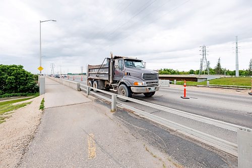 MIKE DEAL / FREE PRESS
A truck travels across the Fort Garry Bridge heading East.
Construction continues on replacing the old failed sewer lines that crossed the Red River at the Fort Garry Bridge, the new ones being installed in a tunnel that goes 16 meters below the ground travelling underneath the river.
Reporter: Morgan Modjeski
260619 - Friday, June 19, 2026.
