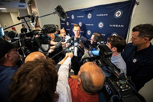 MIKAELA MACKENZIE / FREE PRESS
Jonathan Toews announces his retirement at the Jonathan Toews Sportsplex on Friday, June 19, 2026.
For sports story.
Free Press 2026
