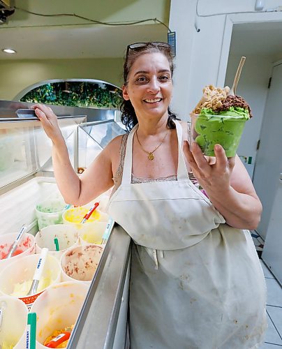 MIKE DEAL / FREE PRESS
Nucci’s Gelati owner Maria Pepe scoops out some of their famous gelato for a customer. Nucci’s is celebrating its 50th year.
Reporter: Tiago Resko
260619 - Friday, June 19, 2026.