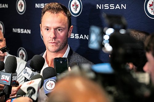 MIKAELA MACKENZIE / FREE PRESS
Jonathan Toews announces his retirement at the Jonathan Toews Sportsplex on Friday, June 19, 2026.
For sports story.
Free Press 2026