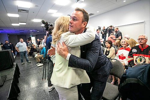 MIKAELA MACKENZIE / FREE PRESS
	
Jonathan Toews hugs family after announcing his retirement at the Jonathan Toews Sportsplex on Friday, June 19, 2026.

For sports story.
Free Press 2026