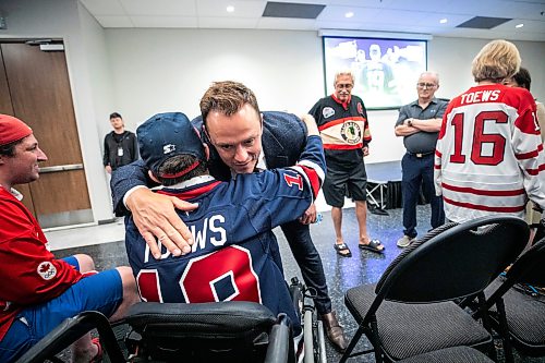 MIKAELA MACKENZIE / FREE PRESS
Jonathan Toews hugs neighour and fan Cam MacDonald after announcing his retirement at the Jonathan Toews Sportsplex on Friday, June 19, 2026.
For sports story.
Free Press 2026
