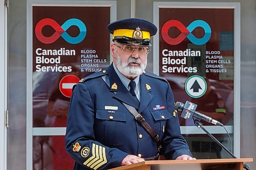 MIKE DEAL / FREE PRESS
RCMPs Derek Inglis, Aide-de-Camp for Lt.-Gov. Anita Neville speaks during the event.
To kickoff the SIRENS FOR LIFE campaign blood donation drive, members of the WFPS take the time to donate Monday afternoon.
During the kickoff event which took place in front of Canadian Blood Services at 777 William Avenue, Chief of Police Gene Bowers, Chief of Fire Paramedic Service Christian Schmidt, RCMPs Derek Inglis, Aide-de-Camp for Lt.-Gov. Anita Neville, and Paramedic Jamie McClintock spoke about the importance of donating blood.
Reporter: Maggie Macintosh
260622 - Monday, June 22, 2026.