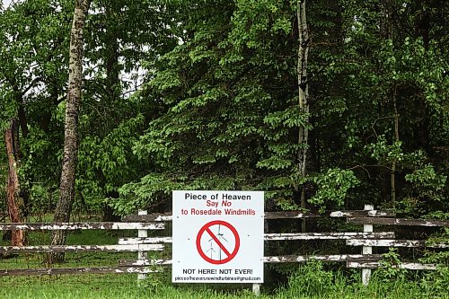 23062026
A sign in opposition to proposed windmills in the Polonia area is affixed to a fence along Mountain Road north of Polonia on Tuesday.
(Tim Smith/The Brandon Sun)