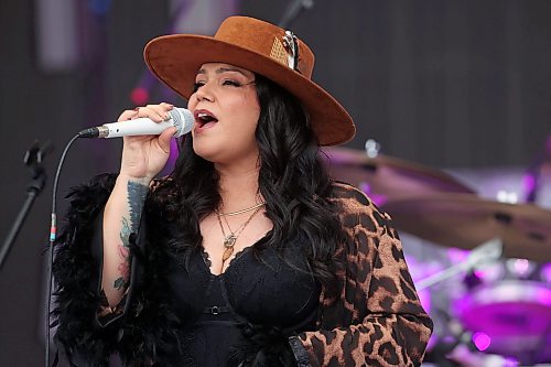 26062026
Canadian country and Americana singer Jade Turner warms up the crowd while performing with her band on the main stage during Dauphin’s Countryfest 2026 on Friday evening.
(Tim Smith/The Brandon Sun)