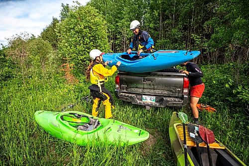 MIKAELA MACKENZIE / FREE PRESS
	
Emma Mitchell (left) and Steven Walker unload boats before doing an evening run of the lower Bird River on Tuesday, June 16, 2026.

For photo page.
Free Press 2026