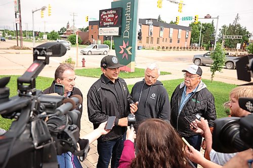 02072026
Manitoba Premier Wab Kinew speaks to journalists outside Dauphin City Hall while touring the flood damage in the city on Thursday. (Tim Smith/The Brandon Sun)