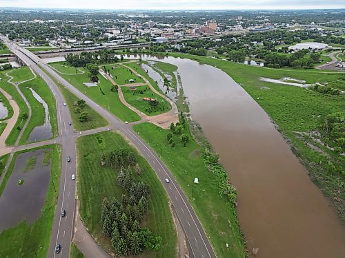 03062026
Flood water from the rising Assiniboine River covers park land along First Street North in Brandon on Friday.
(Tim Smith/The Brandon Sun)