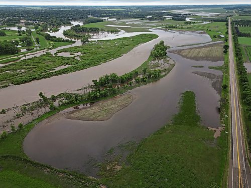 03062026
Flood water from the rising Assiniboine River covers farm land along Grand Valley Road in Brandon on Friday.
(Tim Smith/The Brandon Sun)default