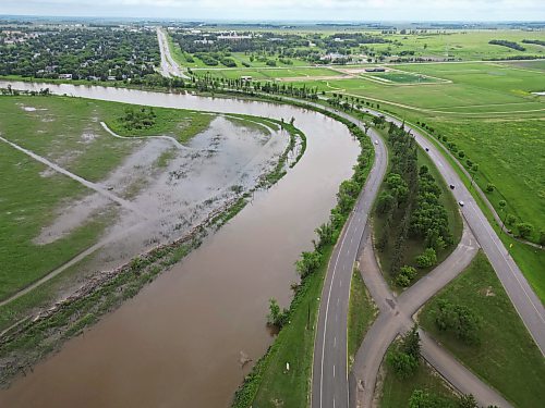 03062026
Flood water from the rising Assiniboine River covers park land along First Street North in Brandon on Friday.
(Tim Smith/The Brandon Sun)
