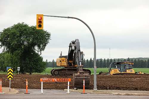 03062026
Work continues to close the dike along 18th Street North at Grand Valley Road in Brandon on Friday as the Assiniboine River continues to rise.
(Tim Smith/The Brandon Sun)